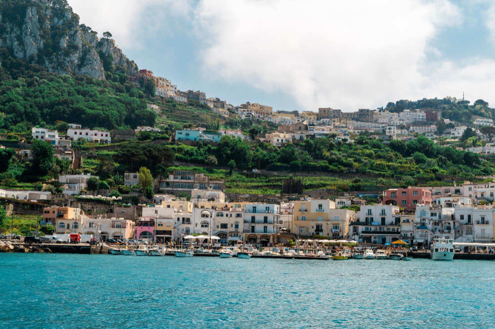 Vue sur la mer Tyrrhénienne à Capri en Italie