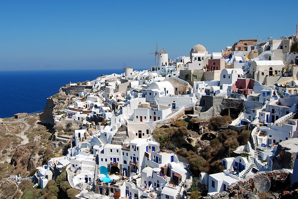 Discover the beauty of Santorini in Greece